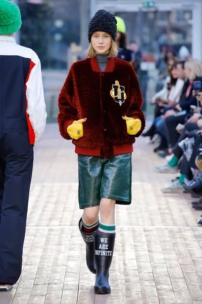 Look 11